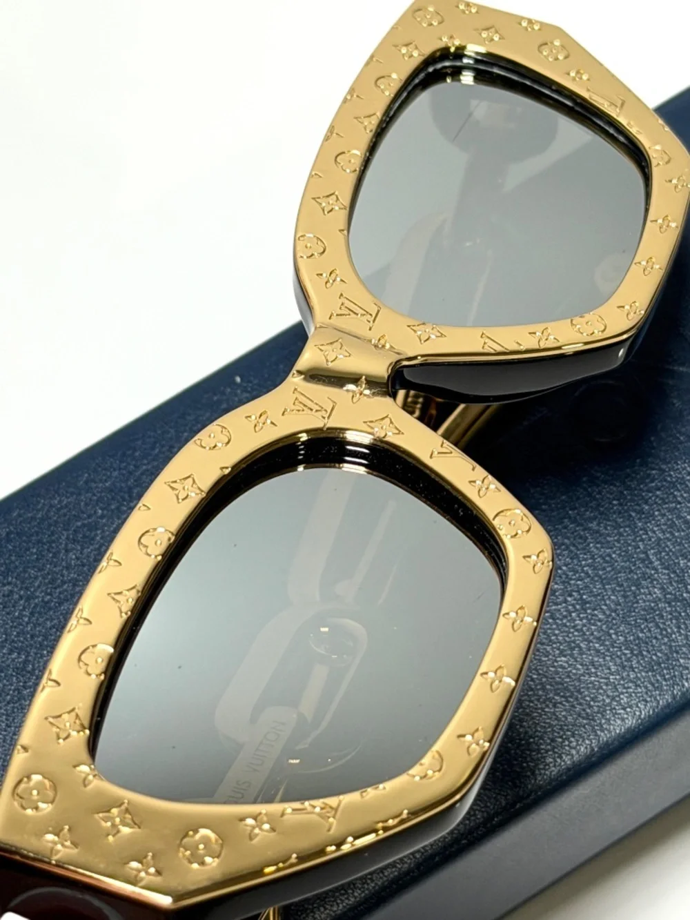 Louis Vuitton LV Edge Z1476W Gold Monogram Sunglasses